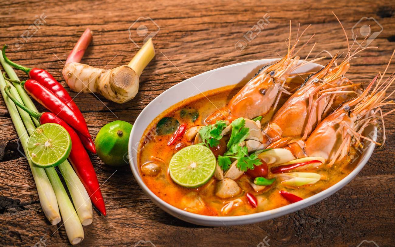 Bí Quyết Nấu Lẩu Tôm Thái Cay Nồng Đúng Vị